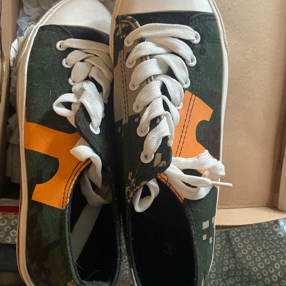 Unisex Camouflage Tennessee Vols Sneakers - Olive Green and Orange
